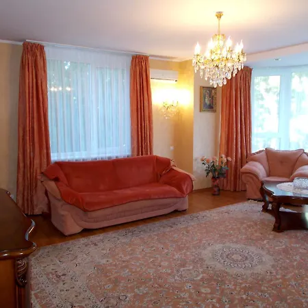Three-room & Beach Lanzheron Odessa